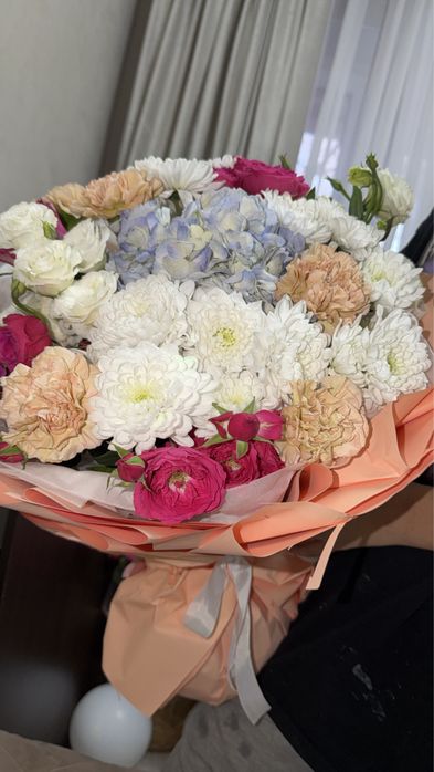 сборный букет с гортензией