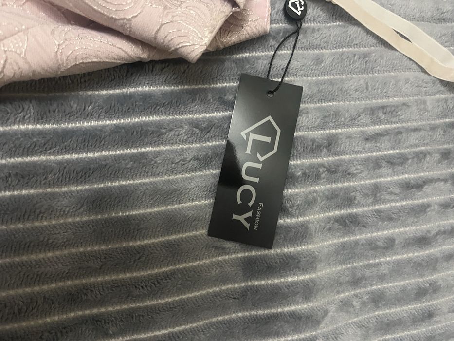 Красива къса рокля на Lucy