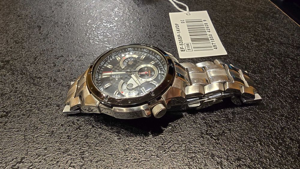 Продавам часовник Casio Edifice EF-535SP-1AVDF