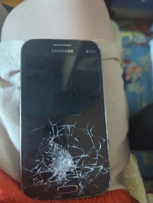 Samsung Galaxy Win разбитый