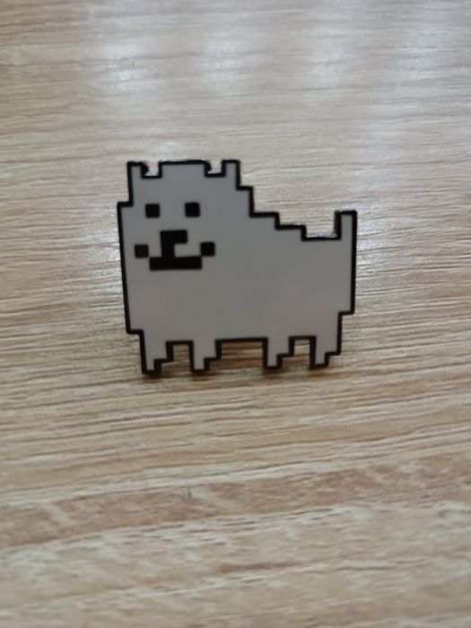 Тоби Фокс Андертейл-Дельтарун/ Toby Fox Undertale/Deltarune Брошь