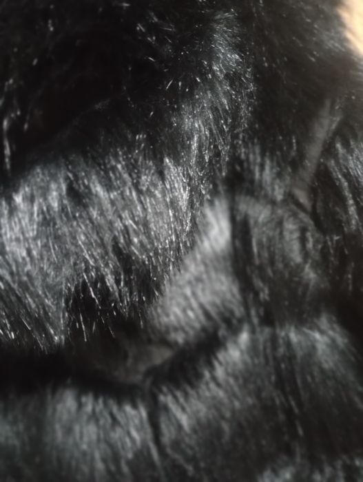 Blană neagra cu glugă