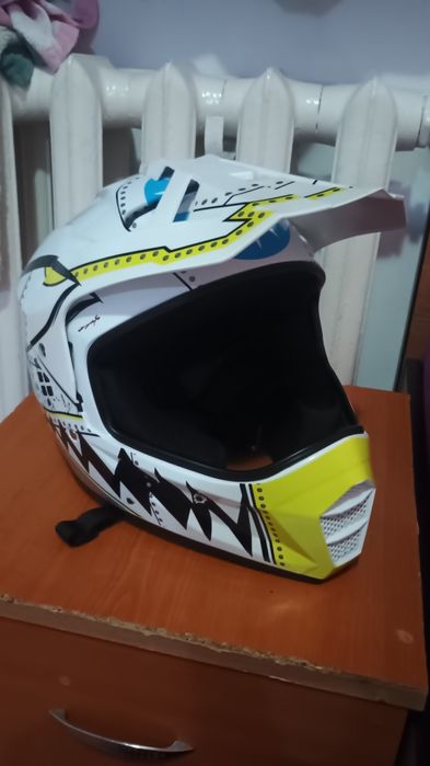 Vând cască pentru motocross