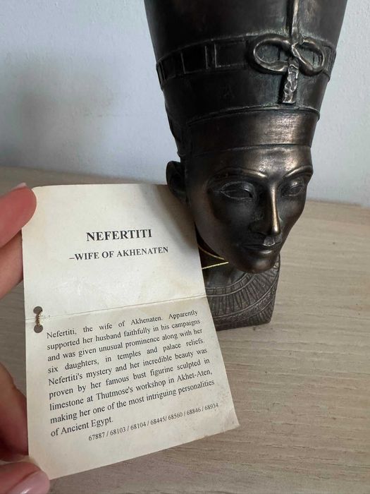 Bust Nefertiti Myths & Legends – The Egyptian Collection, cu etichetă, 16 cm