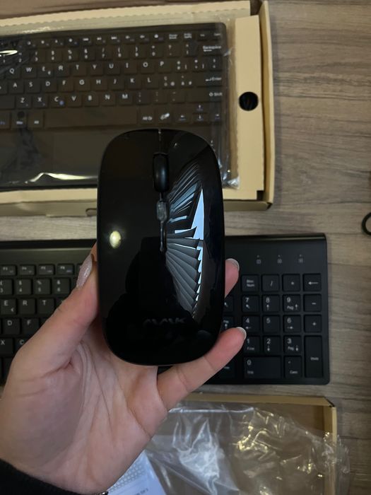 Клавиатура с мишка безжична