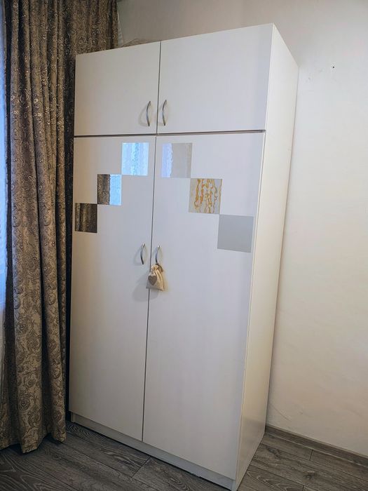 Dulap haine in stare foarte buna