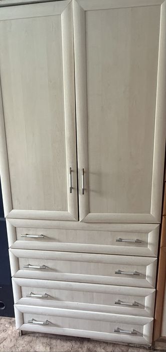 Продам срочно два шкафа за 100к договоримся