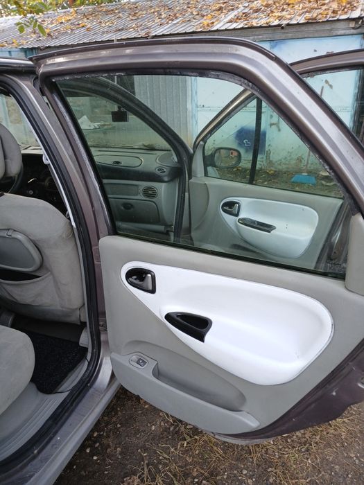 RENAULT Scenic 0 — imagine 4
