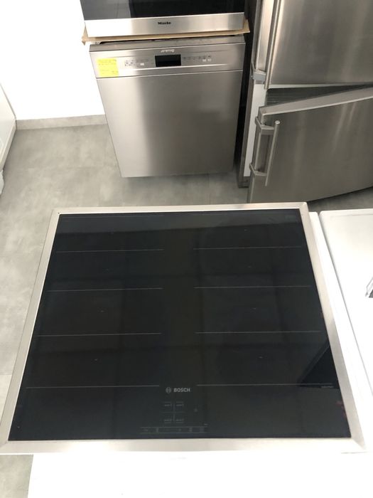 Фурна с индукционни котлони Bosch HEB578BS1