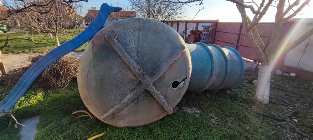 Statie epurare/Fosa septica tricamerala aprox. 4000 L