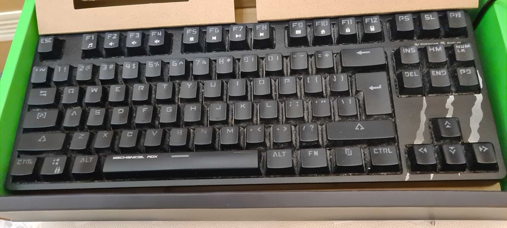 геймърска светеща механична клавиатура