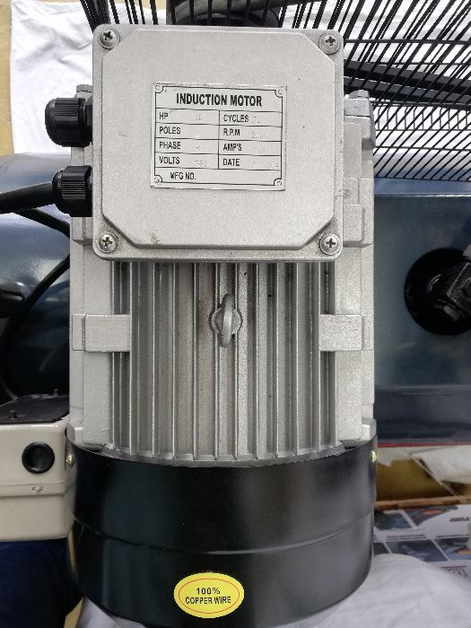 300 л Бутален трифазен компресор с ремъчно задвижване, 51022