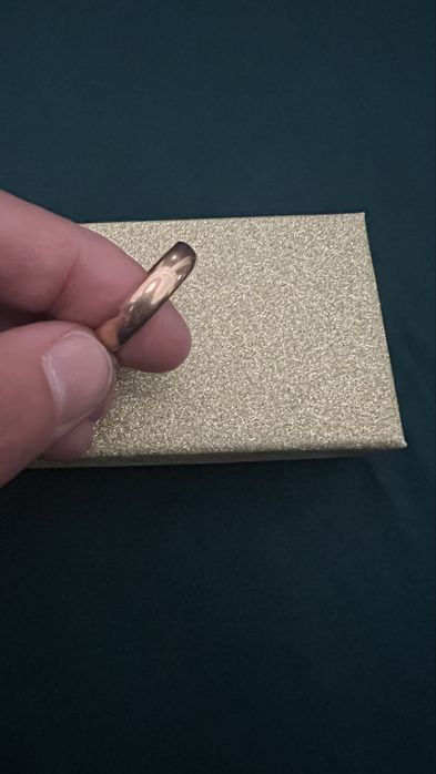 Продается обручальное кольцо