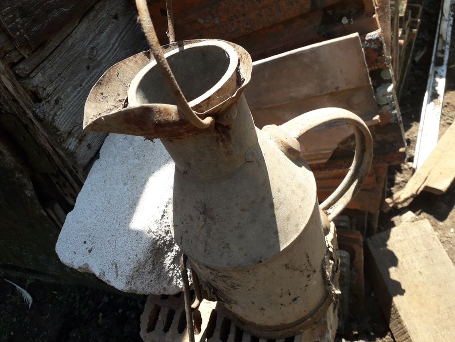 Canistră benzina veche