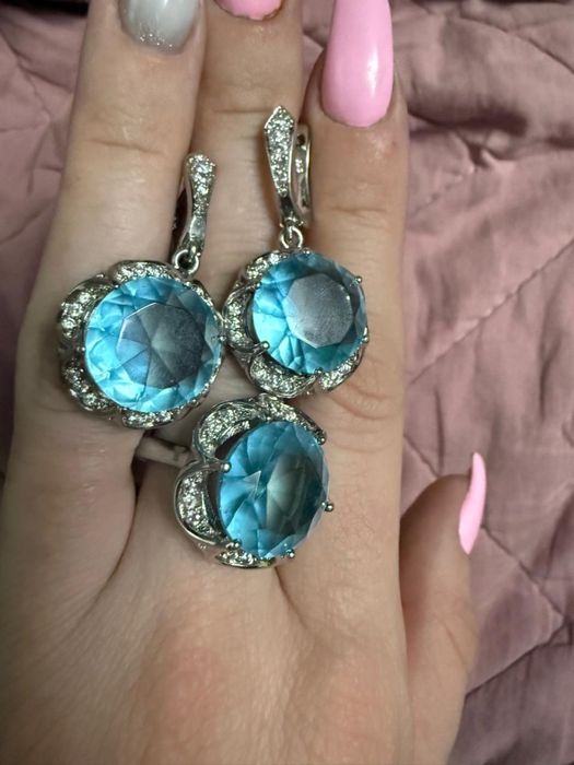 Продам серебрянный комплект