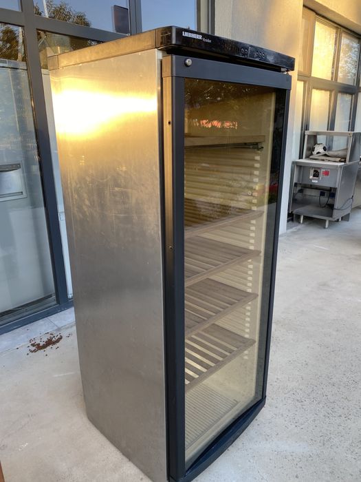 Хладилна витрина за вино Либхер 165 см