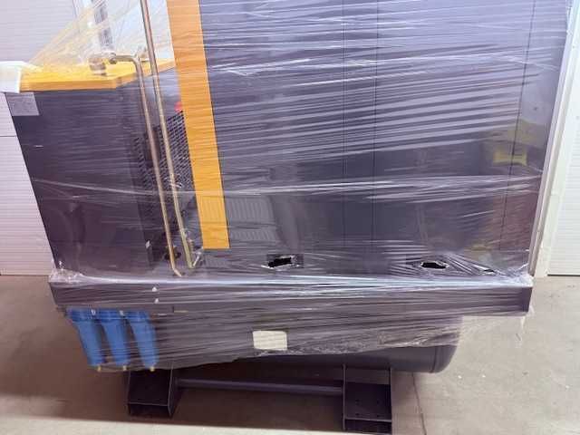 Compresor Aer profesional cu surub + uscator de aer