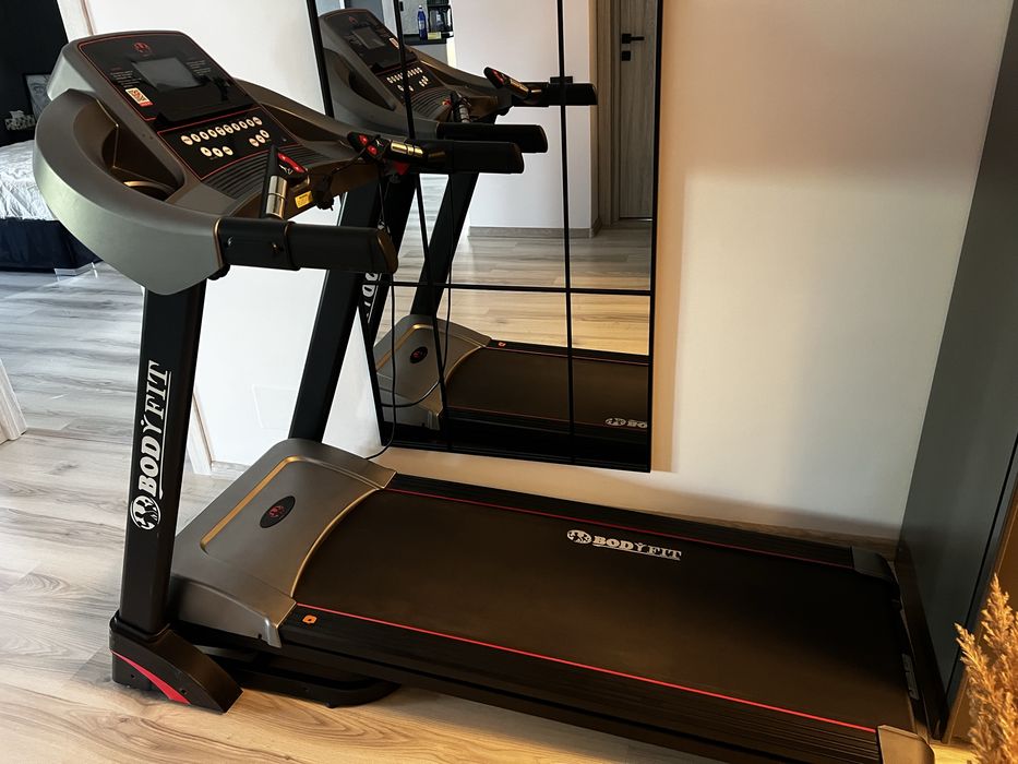 Bandă de alergat electrică BodyFit A6000 – 3.25 CP, Înclinație 15%, Bluetooth