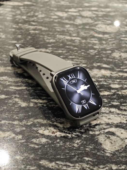Смартчасовник Amazfit GTS, много запазен