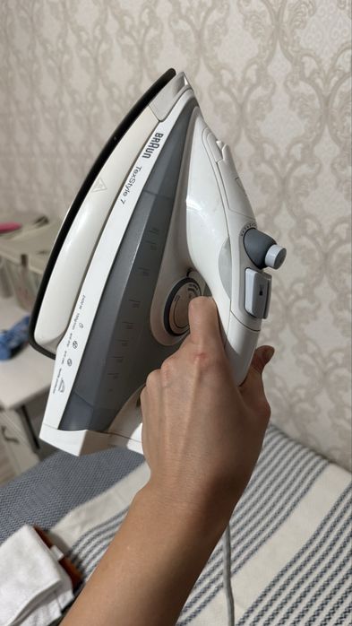 Продам утюг Braun