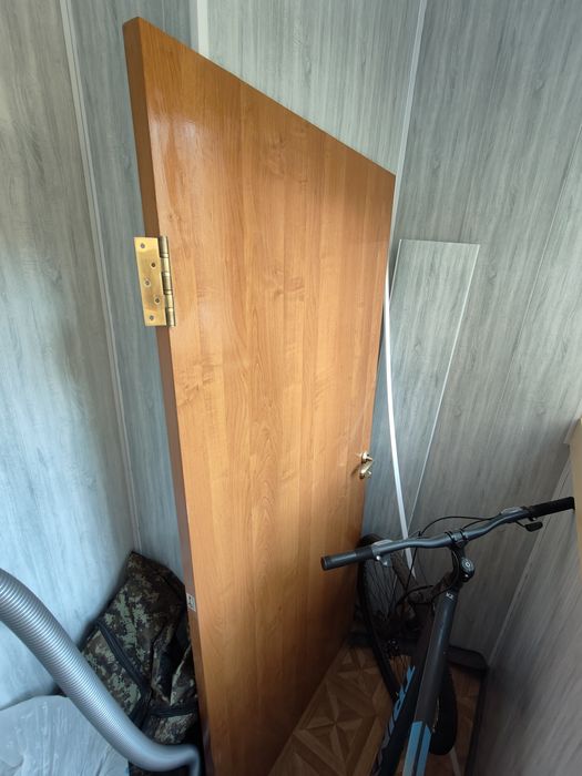 Дверь деревянный