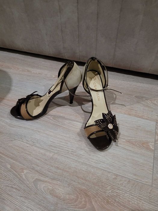 Продам туфли на каблуках