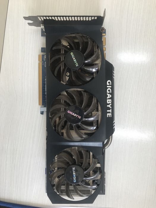 Gigabayte nvidia 580 1.5 video karta sotiladi