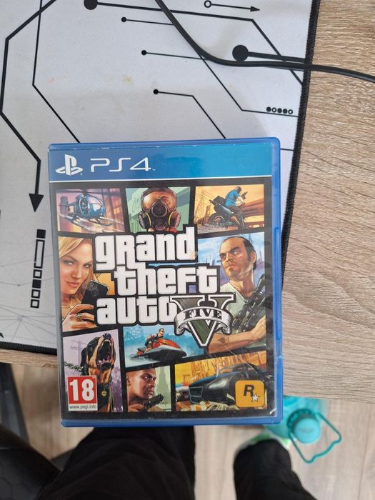 Vand joc ps4 in stare excelenta