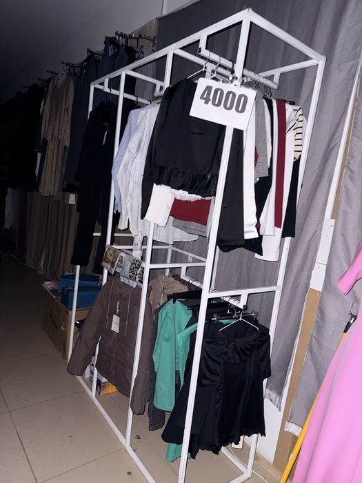 Продам рейл для одежды и манекен