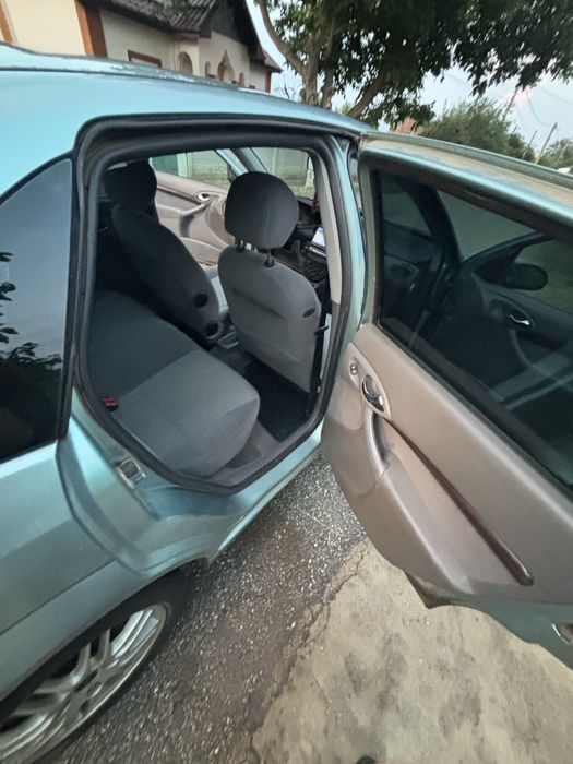 Vand Ford Focus urgent pret negociabil
