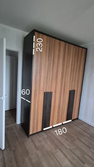 Продам.шкаф. прихожку.