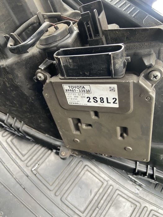 Фара Камри 70 оригинал