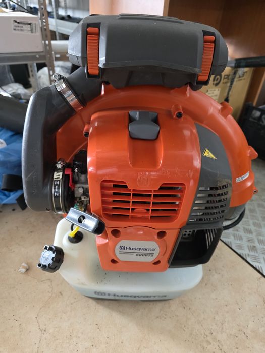 HUSQVARNA 570BTS най мощната моторна метла