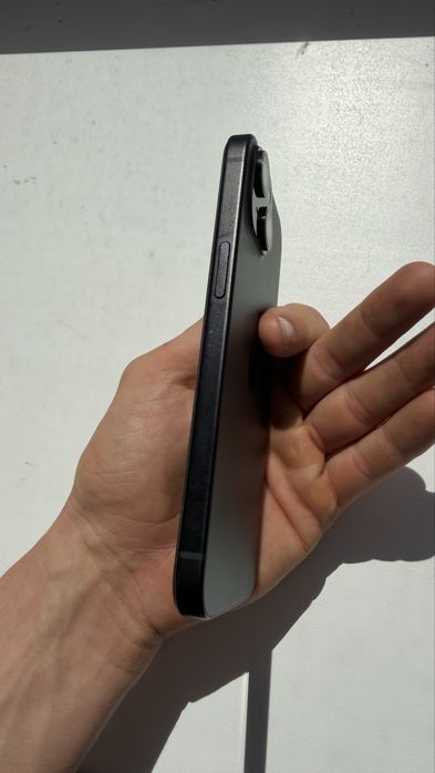 Продам iphone 15  на 256 гб