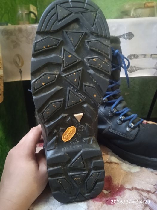 Продам рабочие ботинки