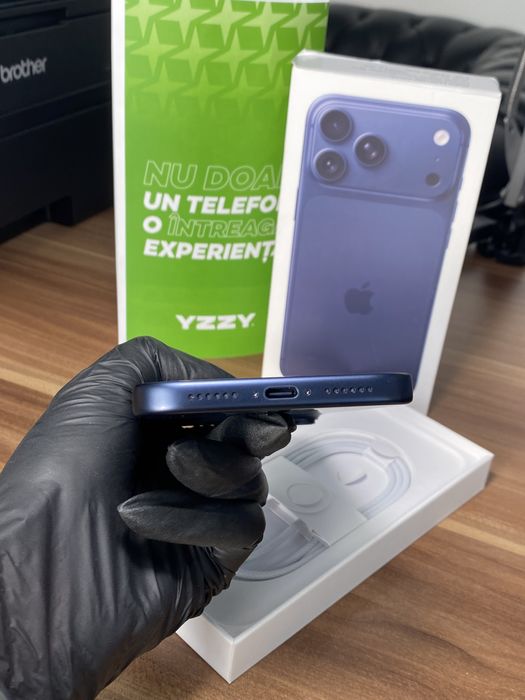 iPhone 17 Pro Max • 256 GB • Deep Blue