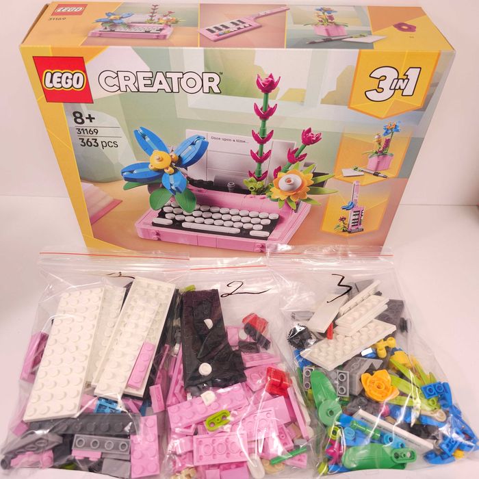 Vând LEGO® Creator 3in1 Typewriter with Flowers (31169)[363 Piese]