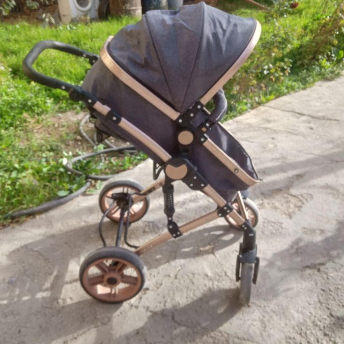 Продам коляску Teknum