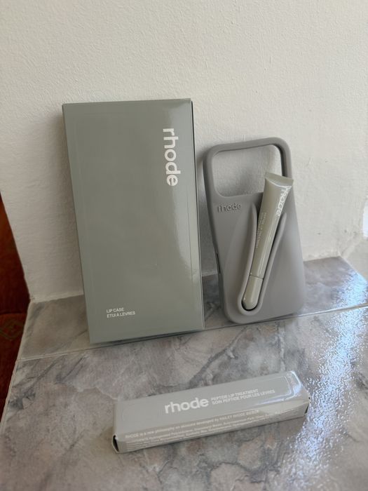 diverse culori husa rhode cu lipgloss iphone 17 pro