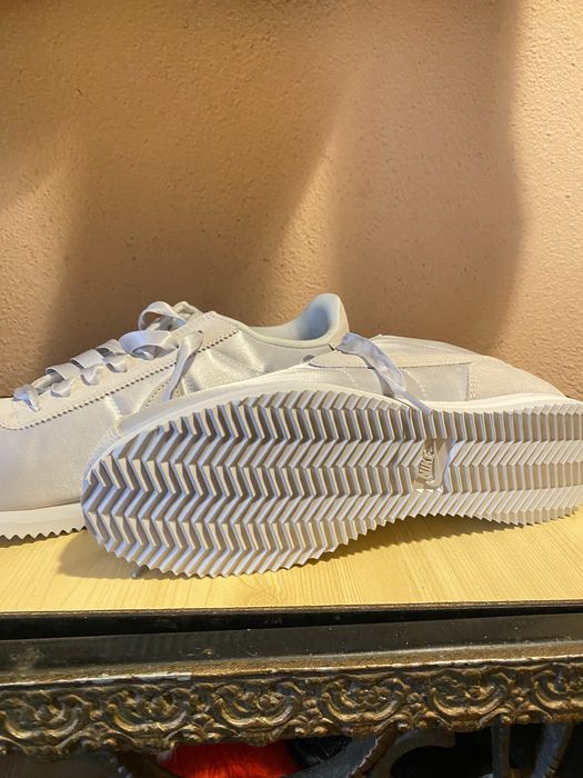 Продавам дамски маратонки