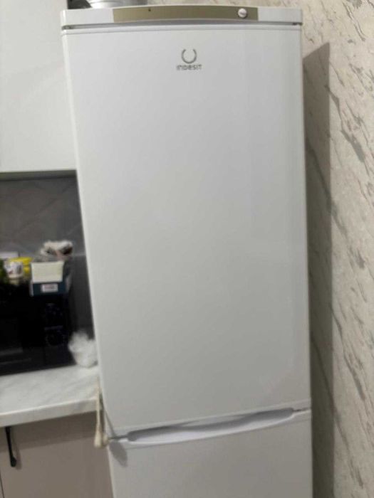 Продается холодильник Indesit в нерабочем состоянии