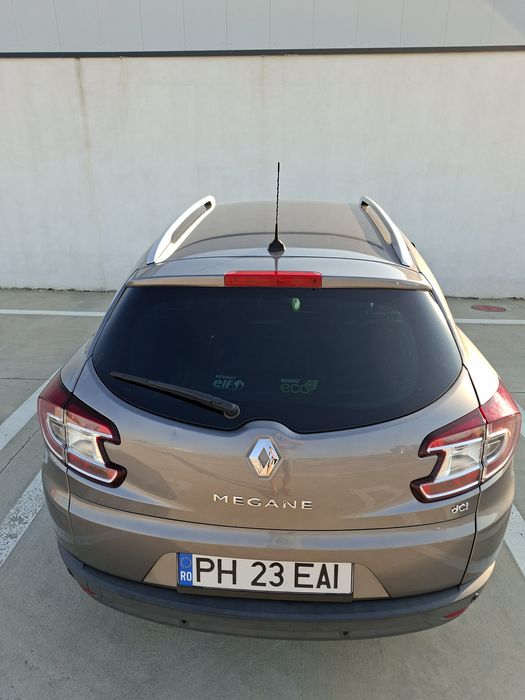Se vinde autoturism