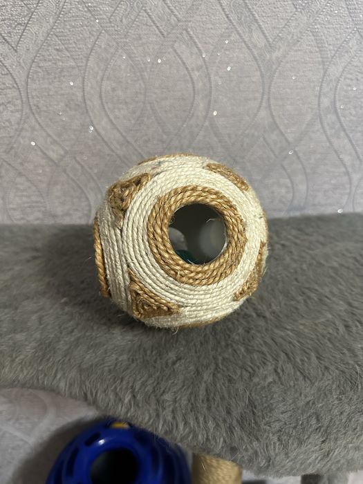 Игрушка шар с колокольчиком для кошек котов