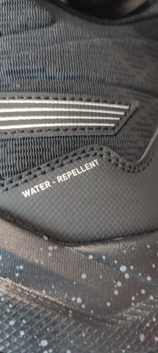 Продавам непромокаеми маратонки Пума!