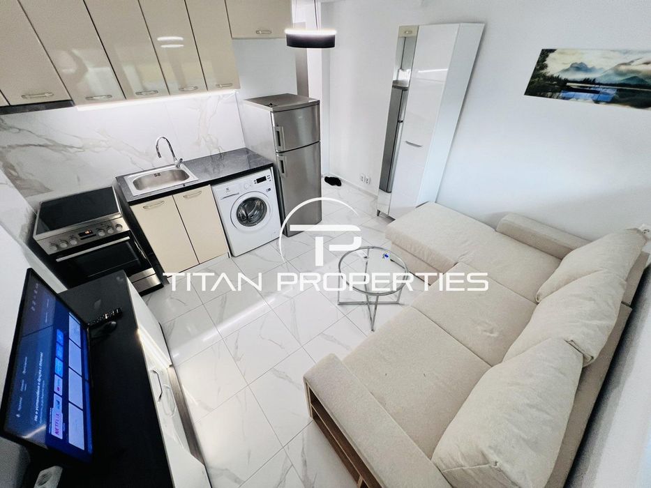 Дава се под наем Едностаен апартамент в Бургас, Център - 22 кв.м за 255 € - Снимка #1