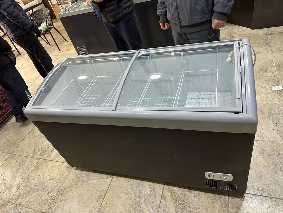 Продается морозильник витринный