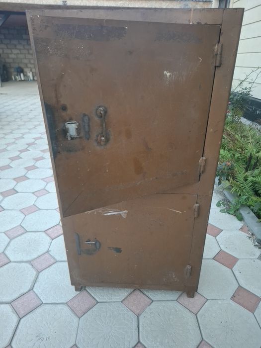Сейф металический