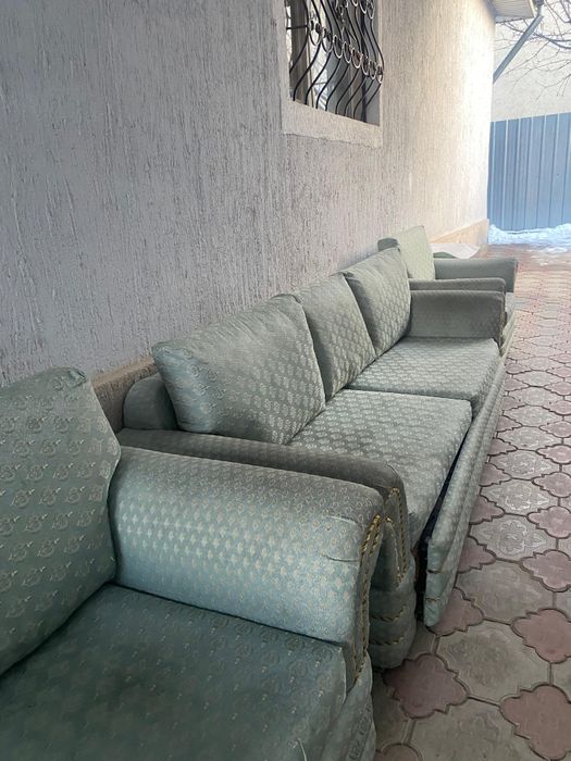 Диван и два кресла б/у