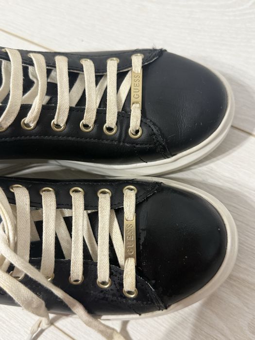 Adidasi Guess marimea 38