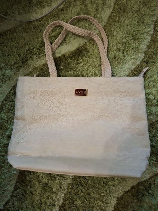 Елегантна дамска бяла чанта